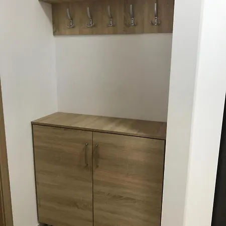 Apartment R&s *