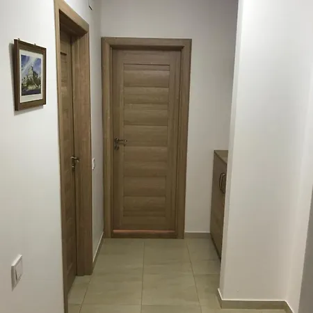 Apartment R&s *
